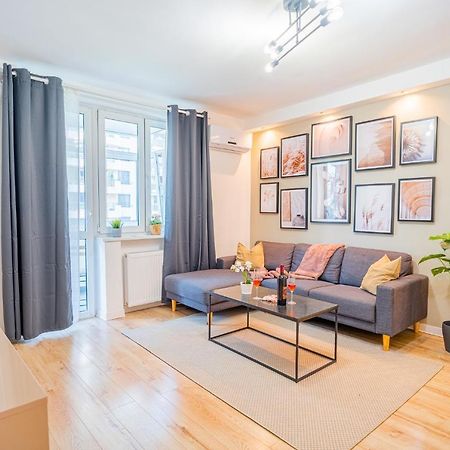 Spacious Newly Renovated 2Br Apartments With Balcony Букурещ Екстериор снимка