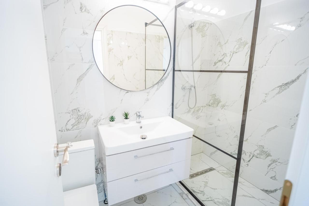 Spacious Newly Renovated 2Br Apartments With Balcony Букурещ Екстериор снимка