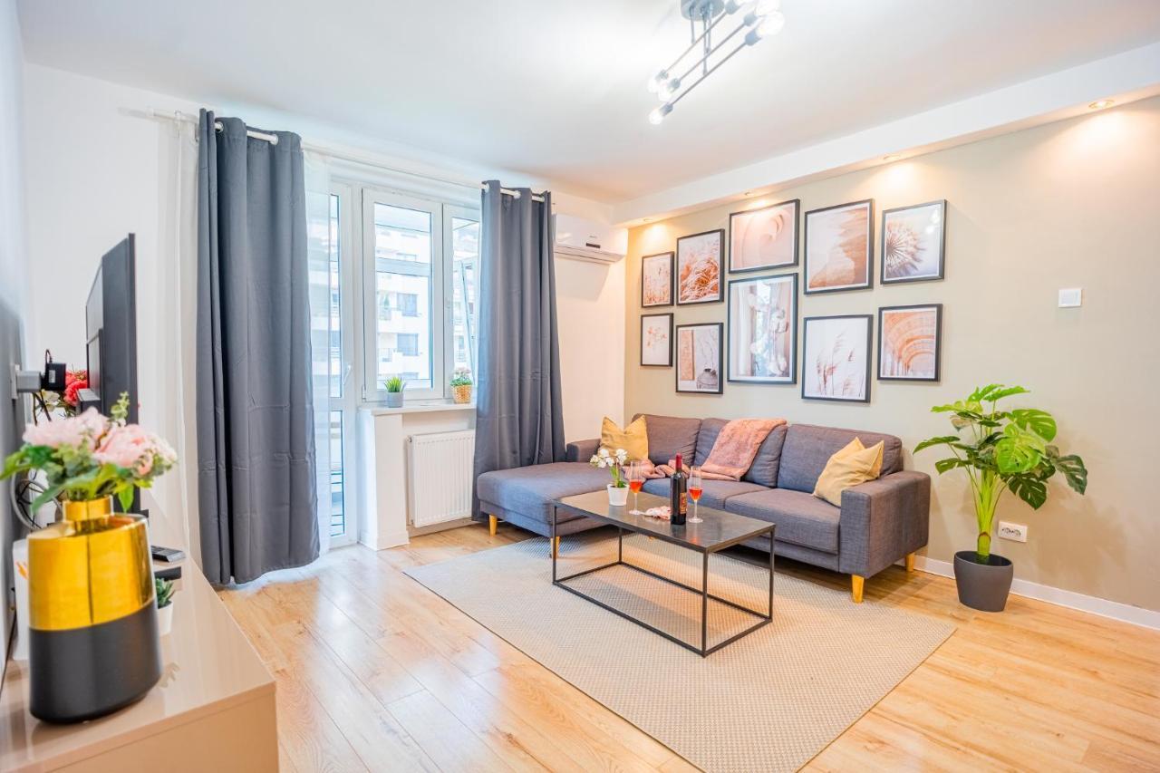 Spacious Newly Renovated 2Br Apartments With Balcony Букурещ Екстериор снимка