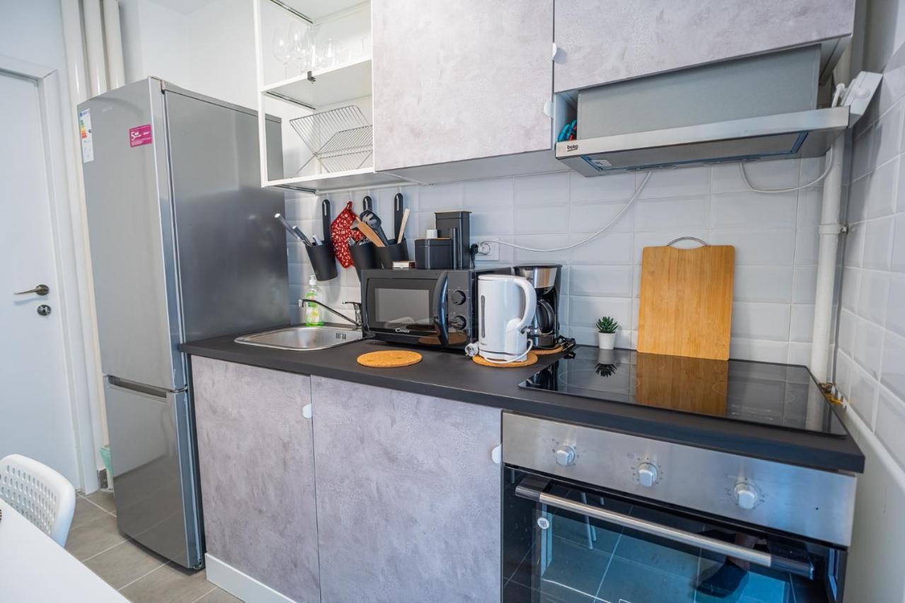 Spacious Newly Renovated 2Br Apartments With Balcony Букурещ Екстериор снимка