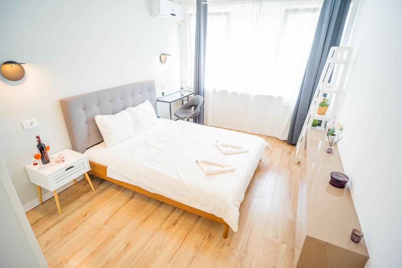 Spacious Newly Renovated 2Br Apartments With Balcony Букурещ Екстериор снимка