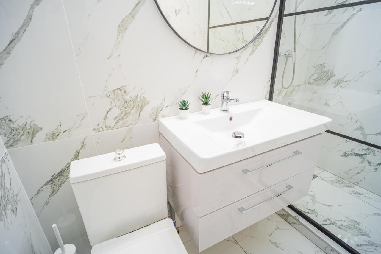 Spacious Newly Renovated 2Br Apartments With Balcony Букурещ Екстериор снимка