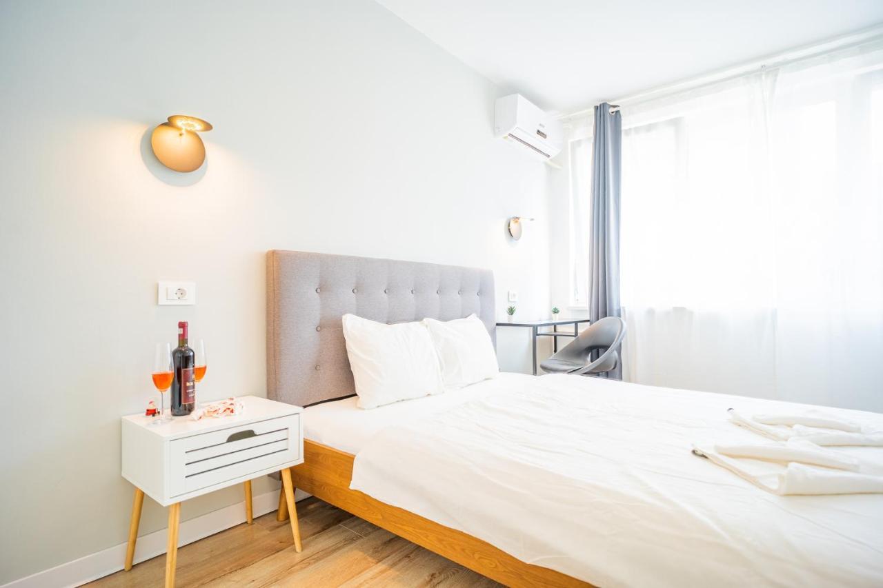 Spacious Newly Renovated 2Br Apartments With Balcony Букурещ Екстериор снимка