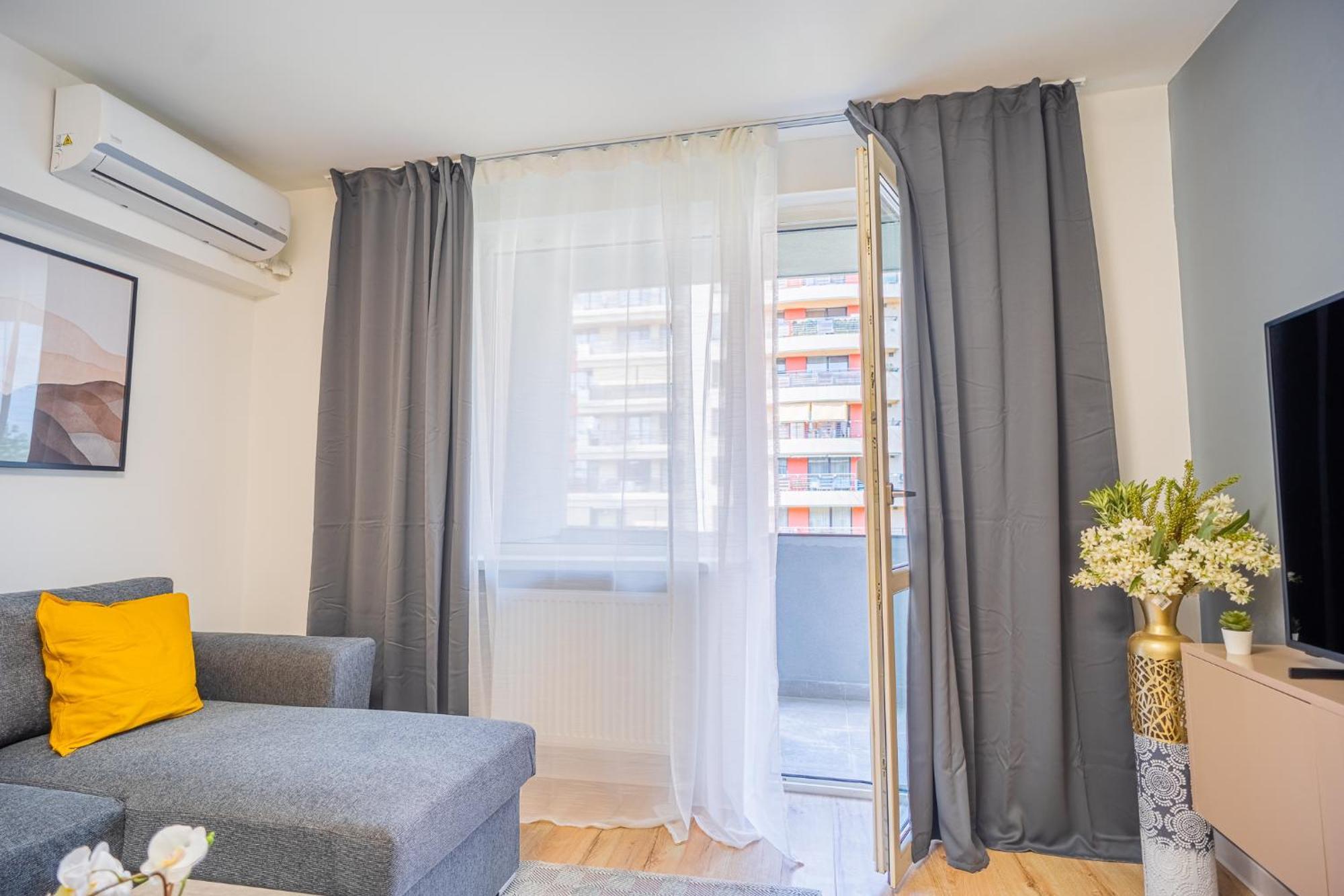 Spacious Newly Renovated 2Br Apartments With Balcony Букурещ Екстериор снимка