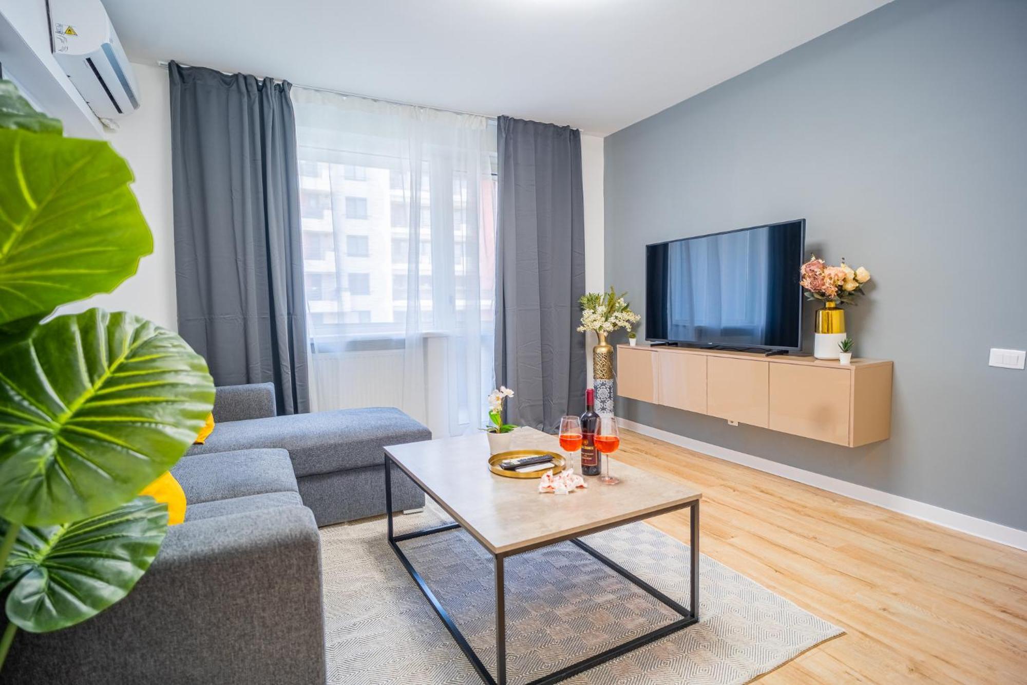 Spacious Newly Renovated 2Br Apartments With Balcony Букурещ Екстериор снимка