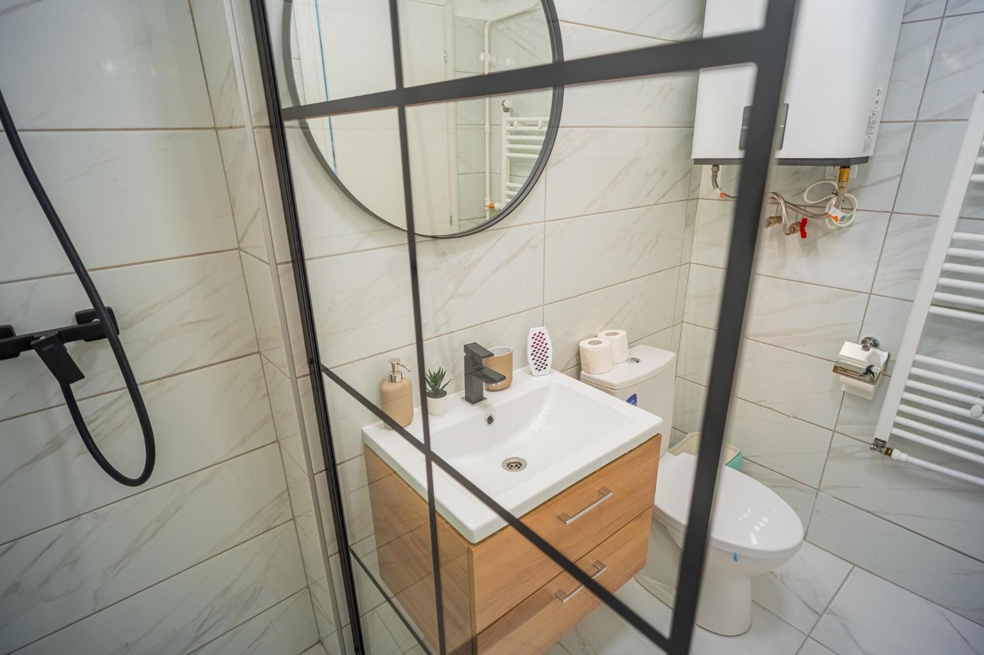 Spacious Newly Renovated 2Br Apartments With Balcony Букурещ Екстериор снимка
