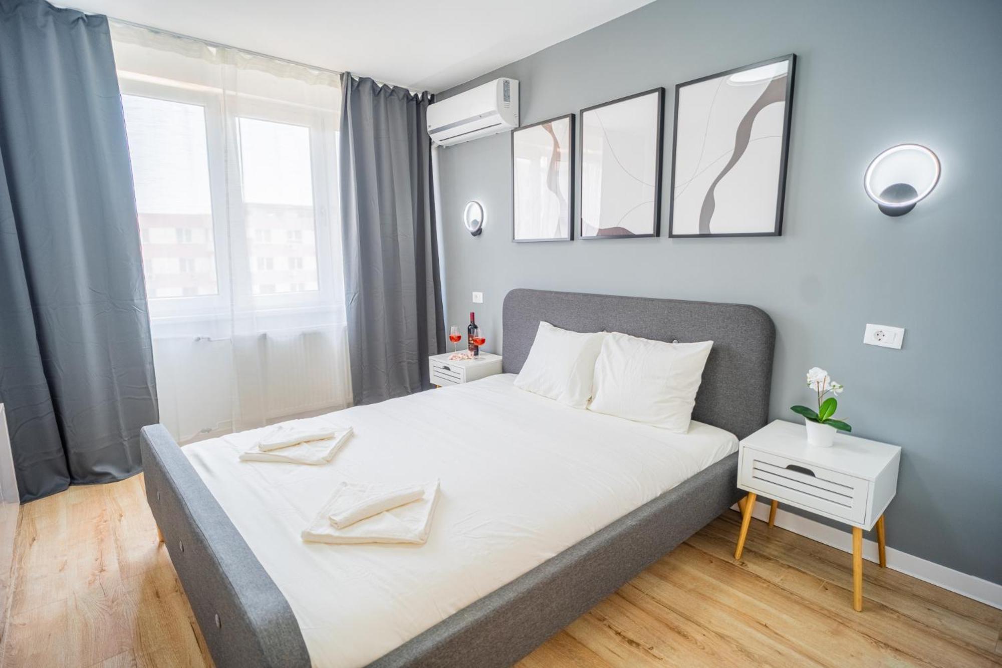 Spacious Newly Renovated 2Br Apartments With Balcony Букурещ Екстериор снимка