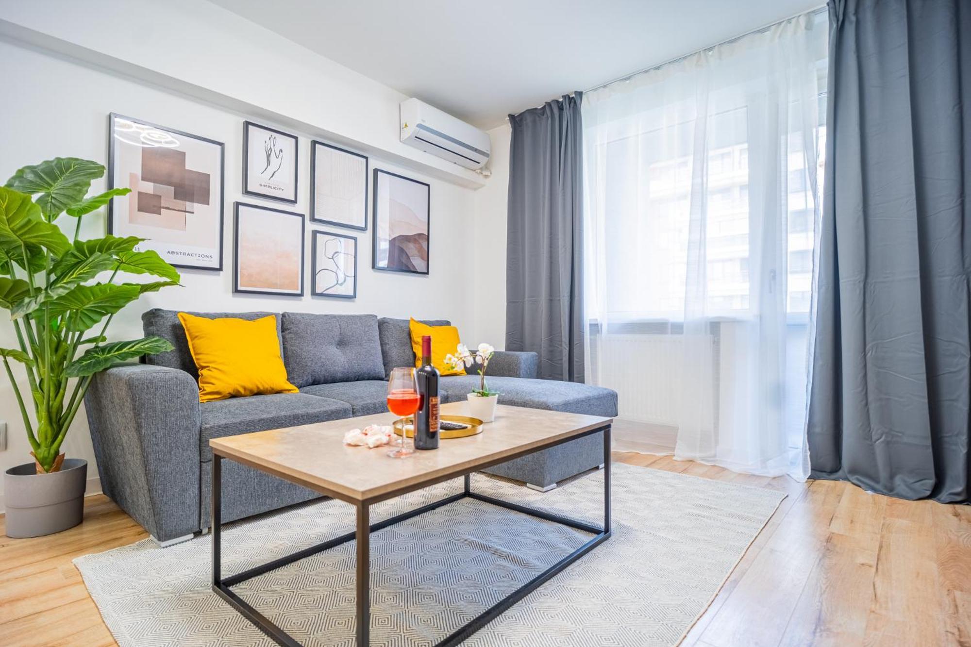 Spacious Newly Renovated 2Br Apartments With Balcony Букурещ Екстериор снимка